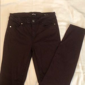 Burgundy stretch denim skinny jean, ankle length.